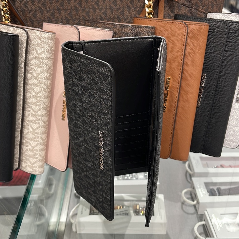 MICHAEL KORS JET SET TRV LARGE TRIFOLD BLACK - Picture 10 of 16